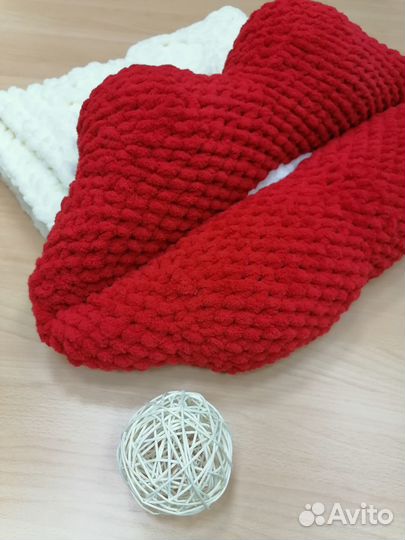 Подушка-обнимашка плюшевая