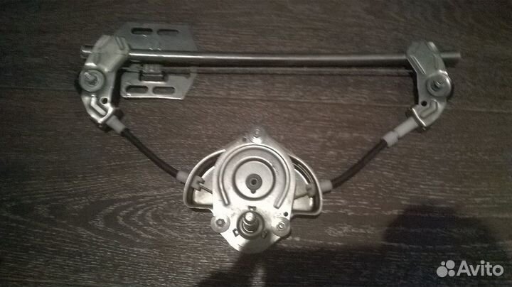 Стеклоподъёмник левой задней двери chevrolet niva