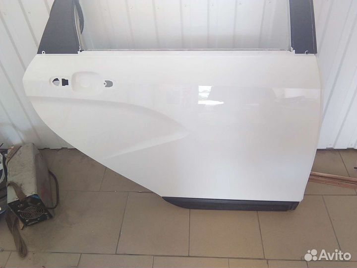 Продам заднюю правую дверь Веста SV gross