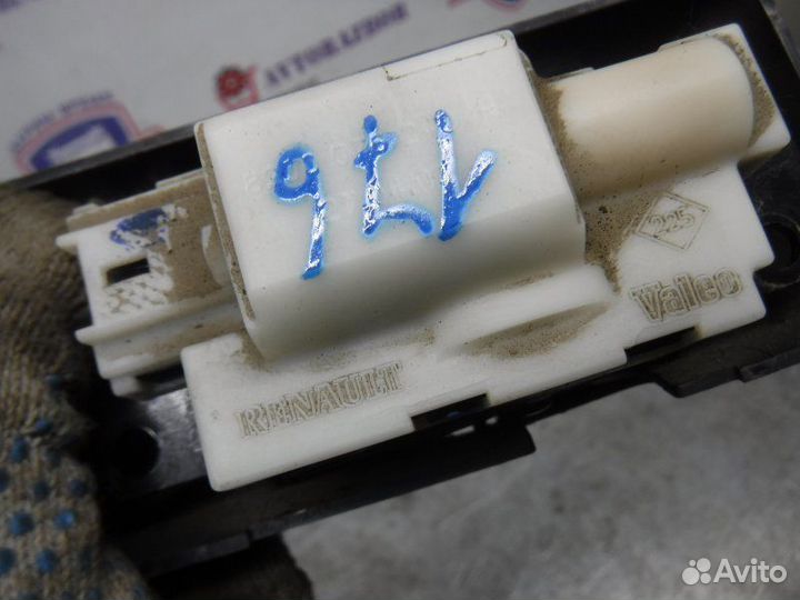 Замок крышки багажника Renault Megane 2 K4M 2007