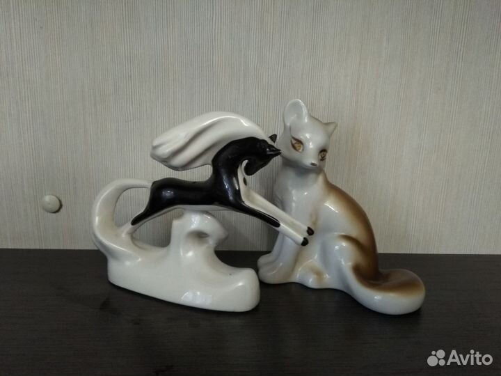 Фарфоровая статуэтка