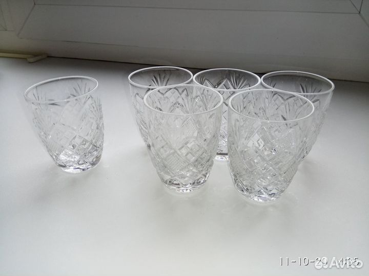 Рюмки, стопки, вазы из хрусталя и стекла