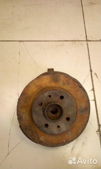 Кулак поворотный передний левый