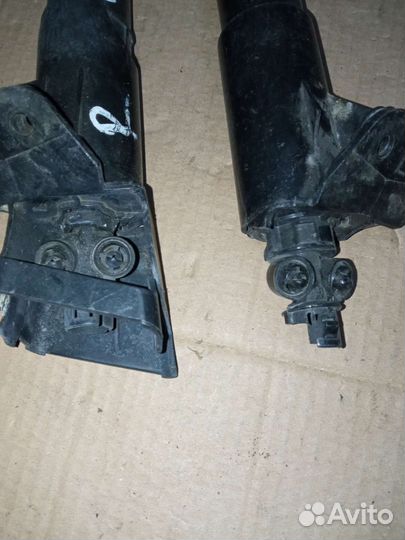 Toyota Avensis форсунка омывателя фар