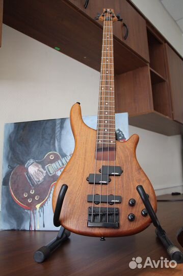 Бас гитара Vintage