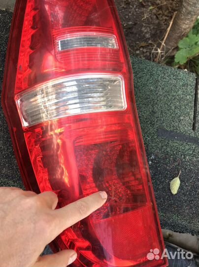 Продам заднию фару hyundai H1 Starex