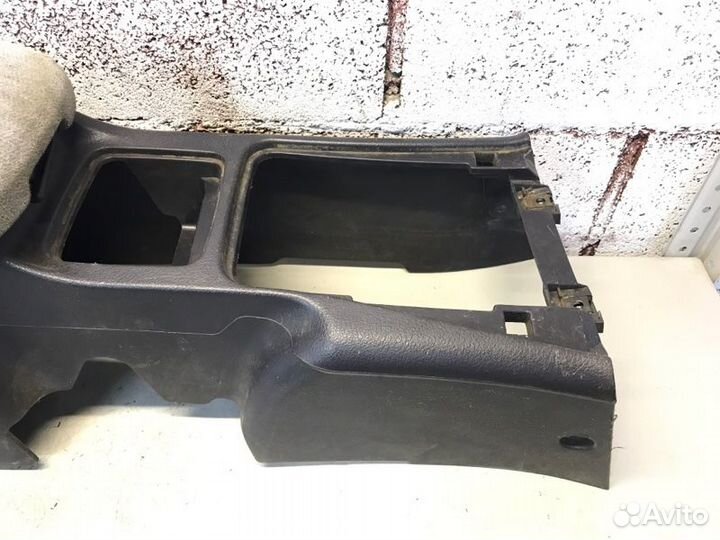 Центральная консоль Mitsubishi Eterna седан 2.0