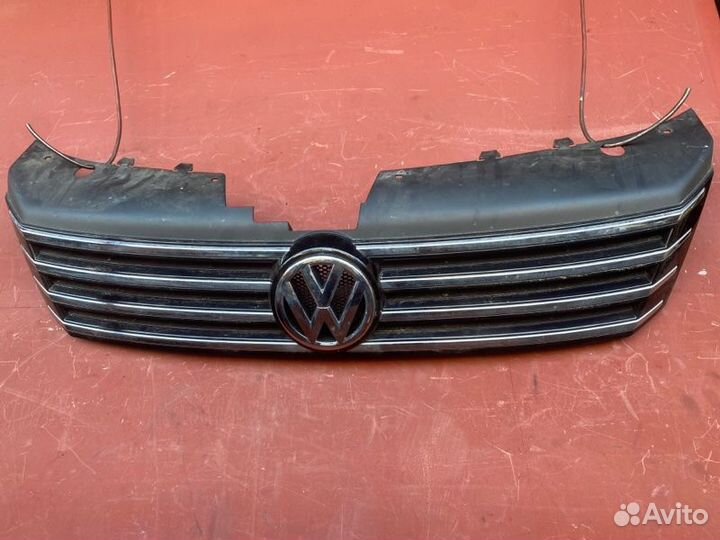Решетка радиатора Volkswagen Passat B7 универсал