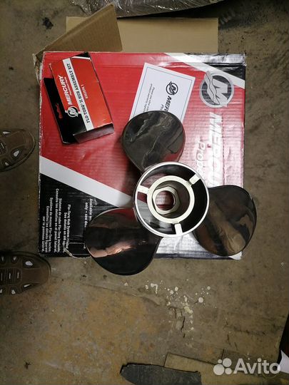 Винт на лодочный мотор двигателя 200 л.с