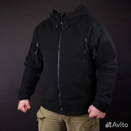 Толстая флисовая куртка с капюшоном. Чёрная