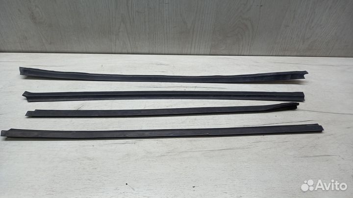 Уплотнитель стекла двери внешний Ford Оriоn 3/Еsсо