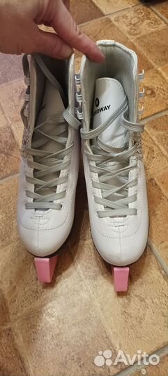 Коньки фигурные женские 35 размер