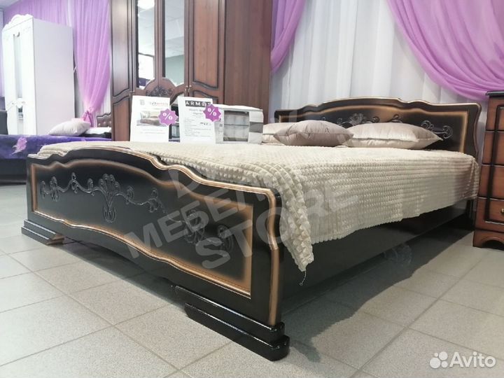 Кровать массив