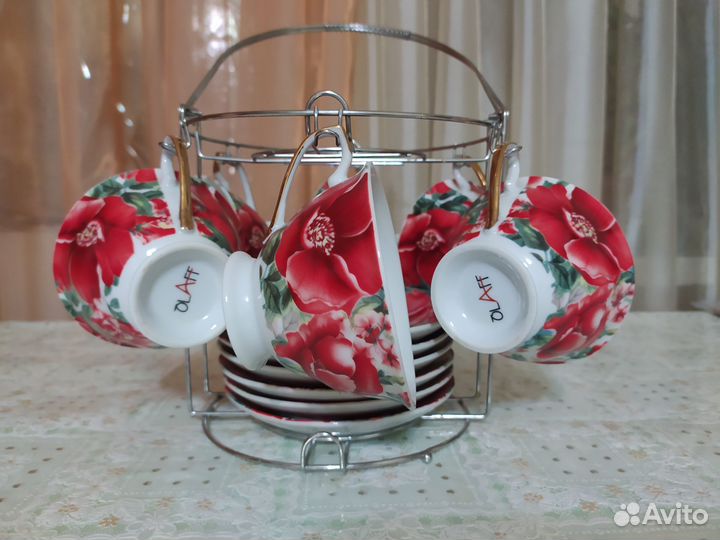 Набор чашек с блюдцами