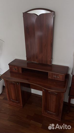 Трюмо с зеркалом