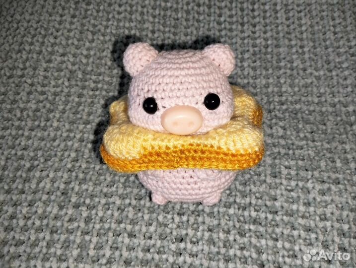 Вязаная игрушка поросëнок