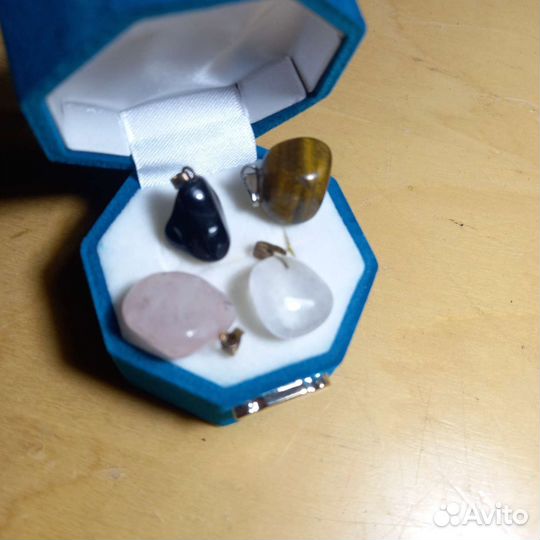 Кулоны из натурального камня раздичных цветов