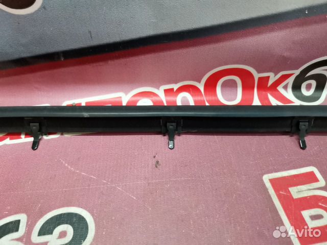 Уплотнитель стекла двери Hummer H2