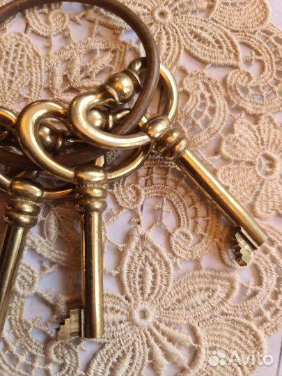 Связка старинных ключей
