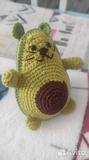 Котик-авокадо