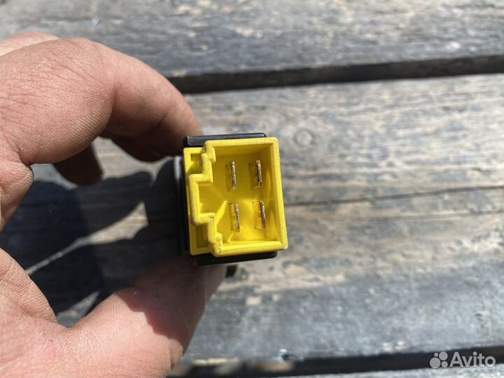 Кнопка обогрева стекла Kia Spectra