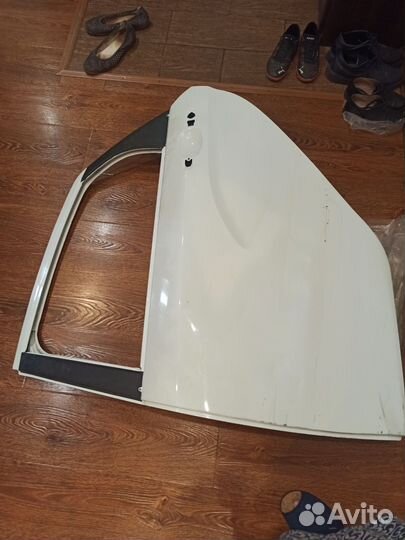 Продается задняя левая дверь на Весту,белого цвета