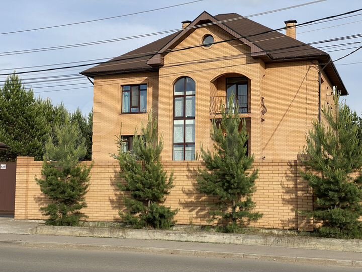 Коттедж 380 м² на участке 15 сот.