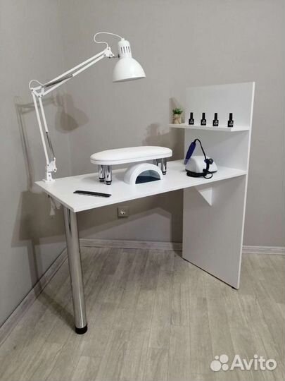 Стол маникюрный
