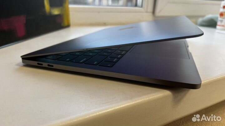 Macbook pro 13 2018 i7/16/512 как новый