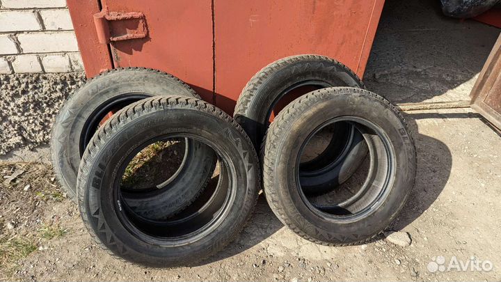 Bridgestone Blizzak Spike-01 235/65 R17 108T