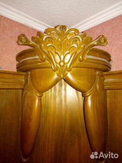 Киот для икон с резьбой, 100x75 см