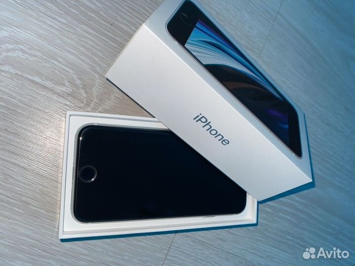iPhone SE, 64 ГБ