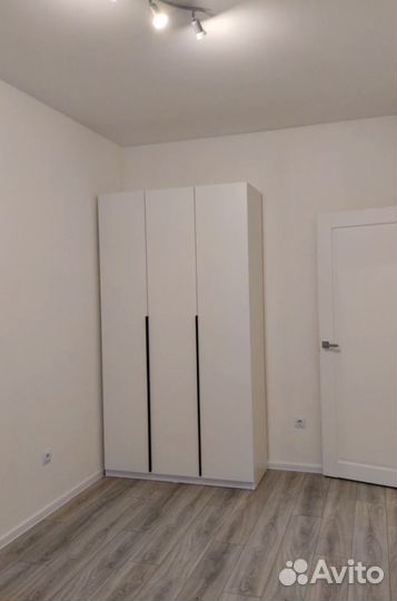 Шкаф белый 3 х створчатый