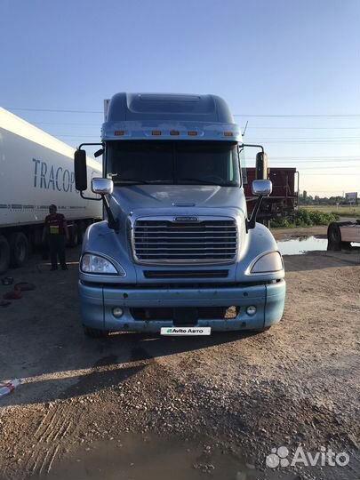 Freightliner Columbia с полуприцепом, 2003