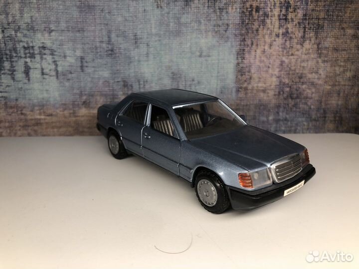 Cursor 1/35 Mercedes-Benz W124