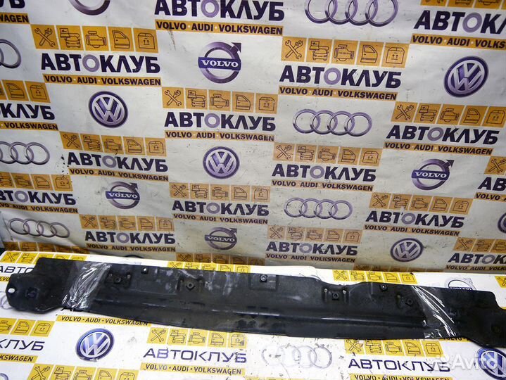 Воздуховод радиатора нижний Ауди Q7