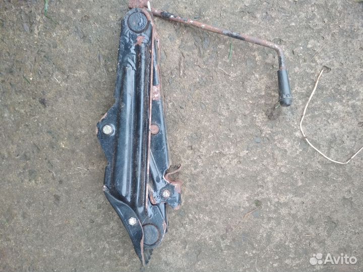 Домкрат винтовой