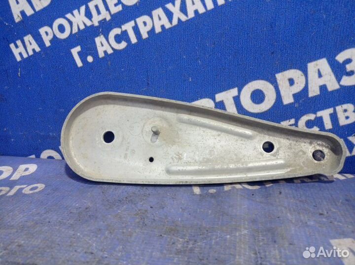 Крепление балки подвески Bmw E60 седан 2005