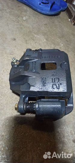 Суппорт передний левый hyundai kia