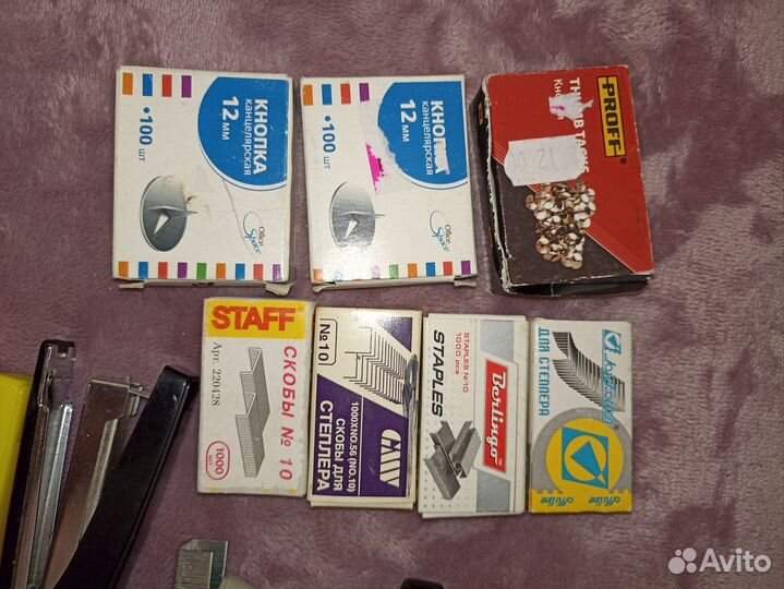 Отдам степлеры,скобы для степлера,кнопки,подставки