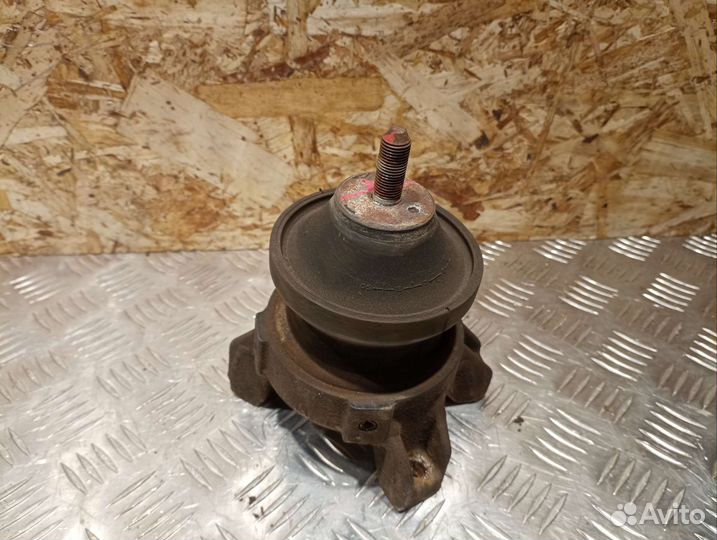 Опора двигателя задняя Hyundai Santa Fe II 2.7