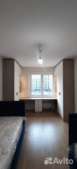 Рабчоая зона у окна для школьника студента