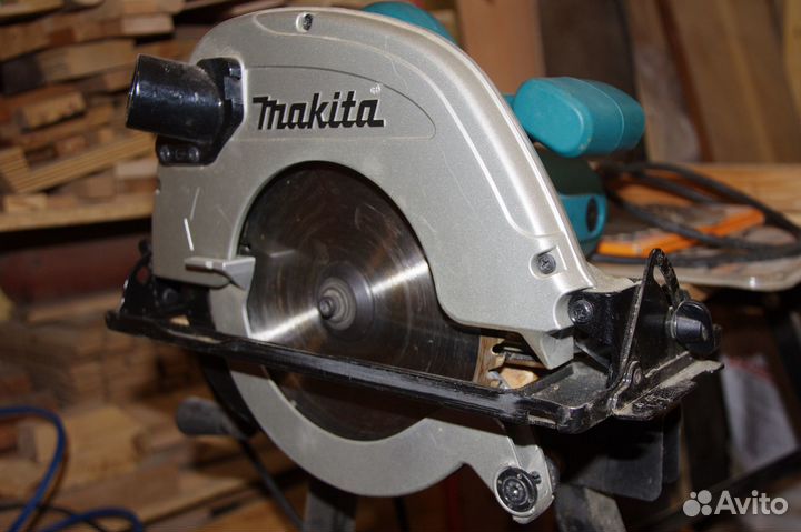 Пила дисковая Makita 5704 R