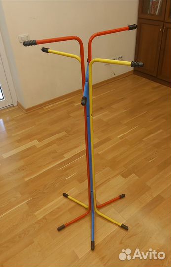 Вешалка для одежды напольная металлическая