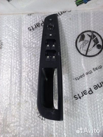 Блок управления стеклоподъемниками передний левый