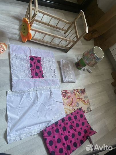 Кроватка,куклы новые и лампа