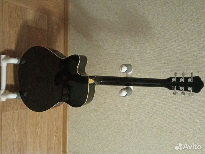 Акустическая гитара