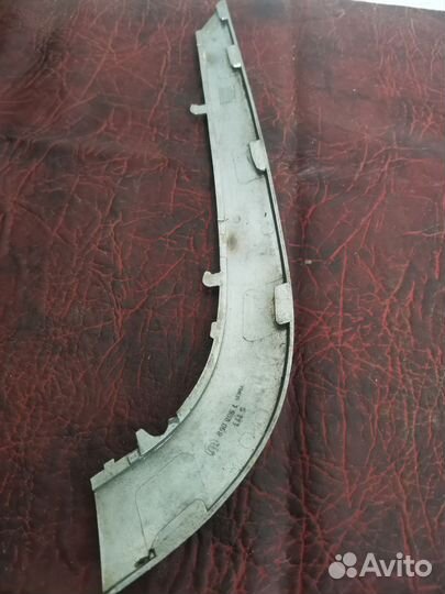 Правый передний молдинг бампера бмв е 32