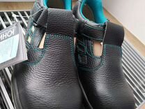 Специальная обувь с защитными носками из металла