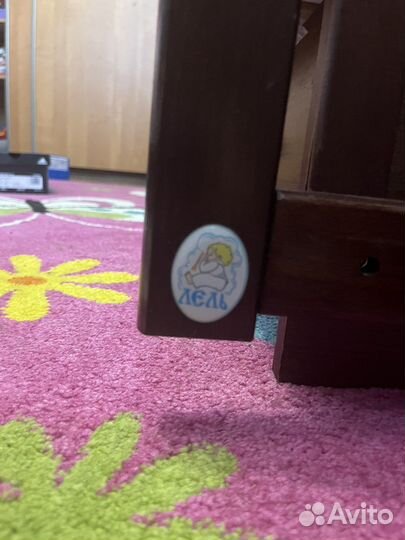 Кроватка детская с маятником из массива